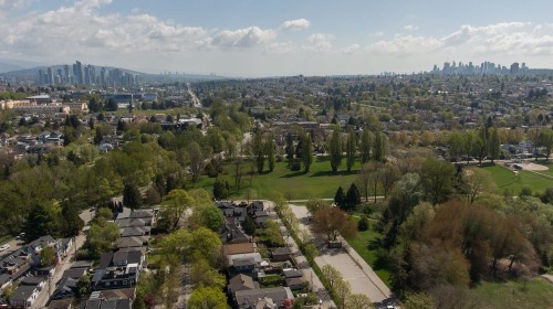 2002 13Th Avenue E, Vancouver, BC 
