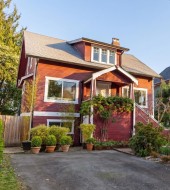4578 Moss Street  Vancouver, BC V5R 3T1