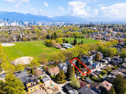 840 22Nd Avenue W, Vancouver, BC 