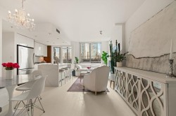 601-1005 Beach Avenue  Vancouver, BC V6E 3W2