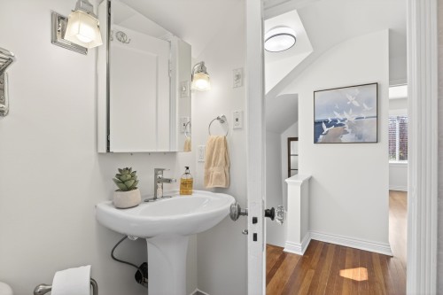 1009 14Th Avenue E, Vancouver, BC 