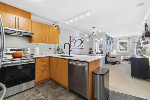 406-1150 29th Street E North Vancouver, BC V7K 3E2