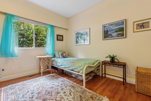 5607 Eagle Harbour Road, West Vancouver, BC 