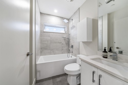1758 14Th Avenue E, Vancouver, BC 