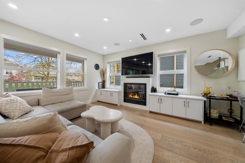 1758 14Th Avenue E, Vancouver, BC 
