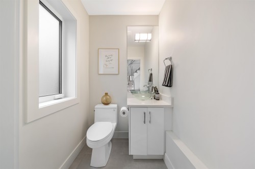 1758 14Th Avenue E, Vancouver, BC 
