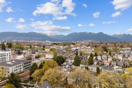 1758 14Th Avenue E, Vancouver, BC 