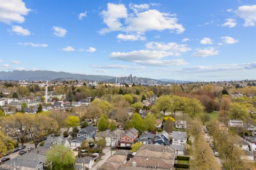1758 14Th Avenue E, Vancouver, BC 