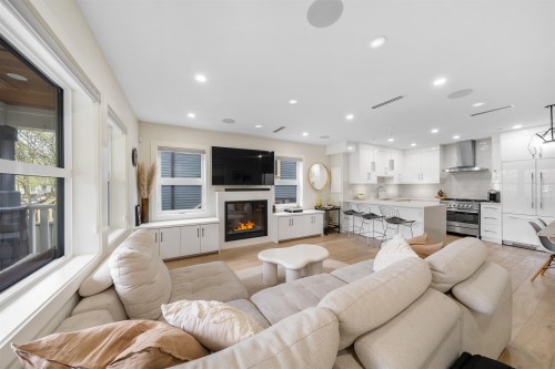 1758 14Th Avenue E, Vancouver, BC 