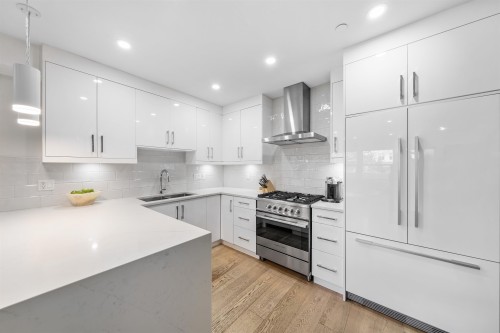 1758 14Th Avenue E, Vancouver, BC 