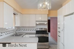 4881 Manor Street Vancouver, BC V5R 3Y1