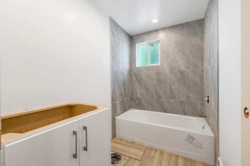 7520 Canada Way, Burnaby, BC 