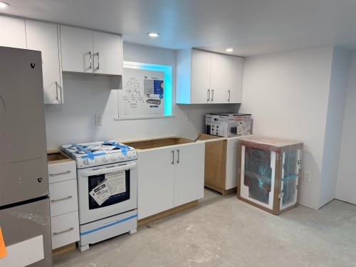 7520 Canada Way, Burnaby, BC 