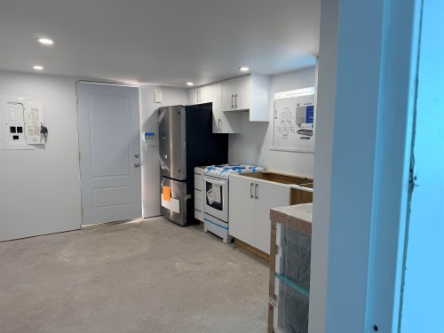 7520 Canada Way, Burnaby, BC 