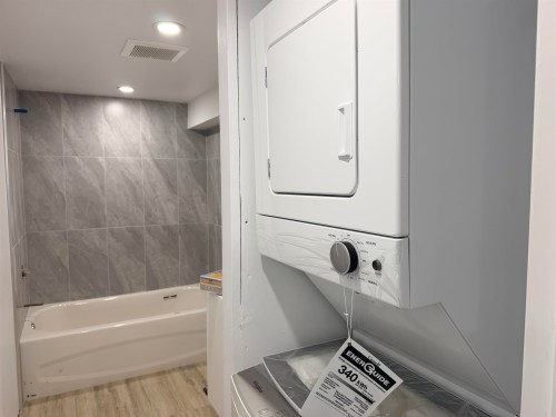 7520 Canada Way, Burnaby, BC 
