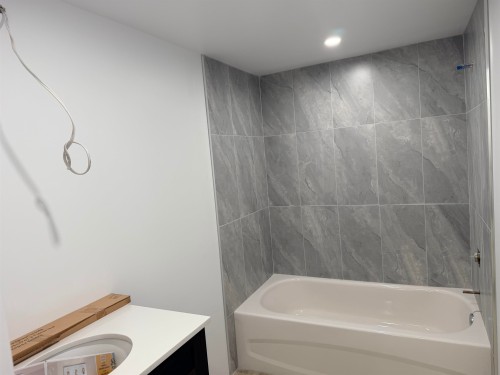 7520 Canada Way, Burnaby, BC 