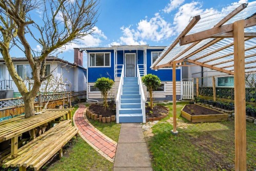3134 1St Avenue E, Vancouver, BC 