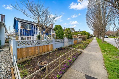 3134 1St Avenue E, Vancouver, BC 