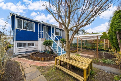 3134 1St Avenue E, Vancouver, BC 
