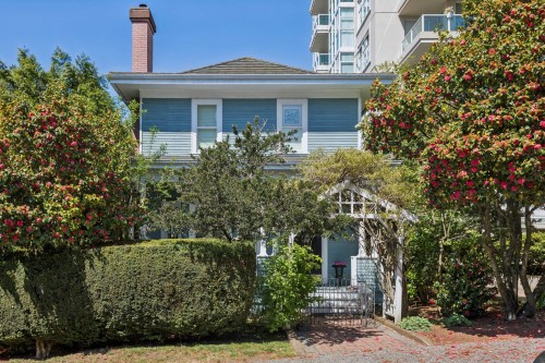 557 Lonsdale Avenue  North Vancouver, BC V7M 2G6