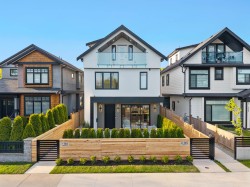 1-165 45th Avenue E Vancouver, BC V5W 1W8