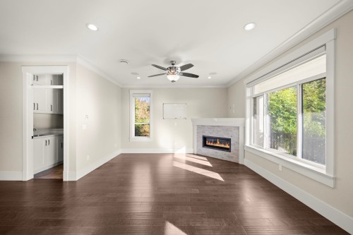 7028 Broadway, Burnaby, BC 
