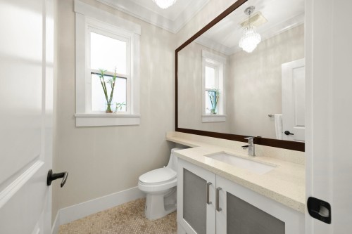 7028 Broadway, Burnaby, BC 
