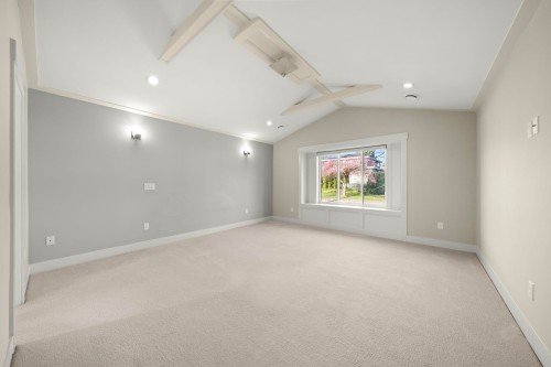 7028 Broadway, Burnaby, BC 
