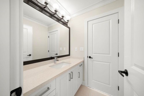 7028 Broadway, Burnaby, BC 