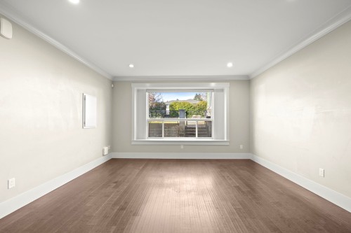 7028 Broadway, Burnaby, BC 