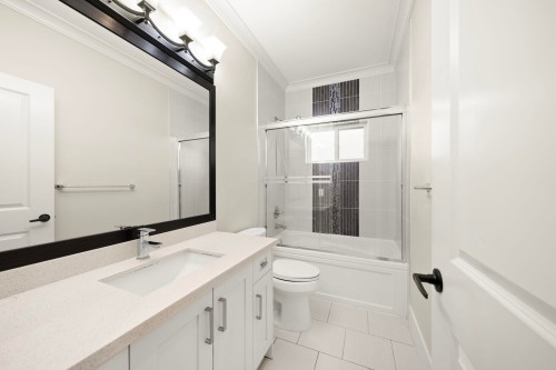 7028 Broadway, Burnaby, BC 