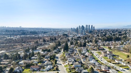 7028 Broadway, Burnaby, BC 