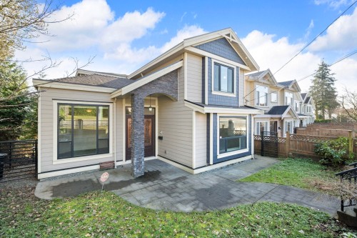 7028 Broadway, Burnaby, BC 