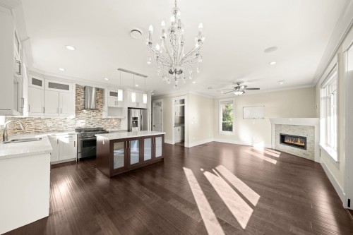 7028 Broadway, Burnaby, BC 