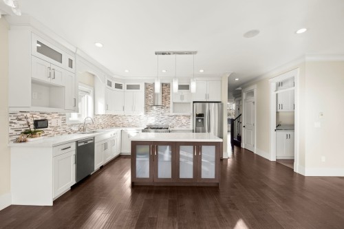7028 Broadway, Burnaby, BC 