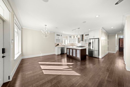 7028 Broadway, Burnaby, BC 