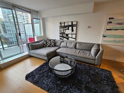 702-1325 Rolston Street  Vancouver, BC V6B 0M2