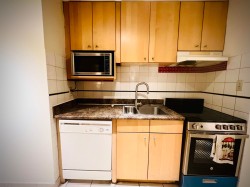 9-140 20th Street North Vancouver, BC V7L 3A4