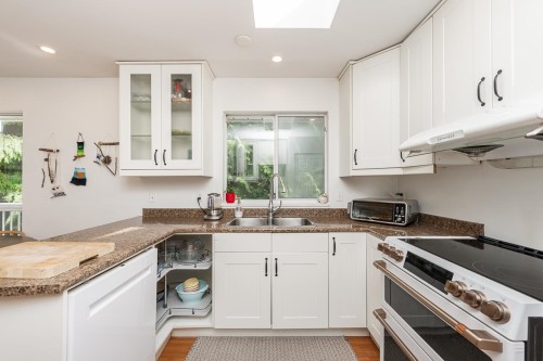 1221 Rochester Avenue, Coquitlam, BC 