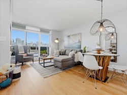 806-288 1st Avenue WVancouver, BC V5Y 0E9