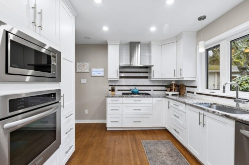 4384 Highland Boulevard, North Vancouver, BC 