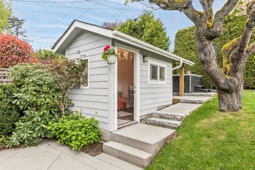 4384 Highland Boulevard, North Vancouver, BC 