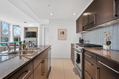 Th105-638 Beach Crescent, Vancouver, BC 