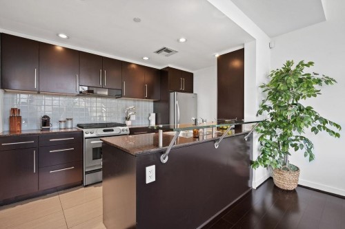 Th105-638 Beach Crescent, Vancouver, BC 