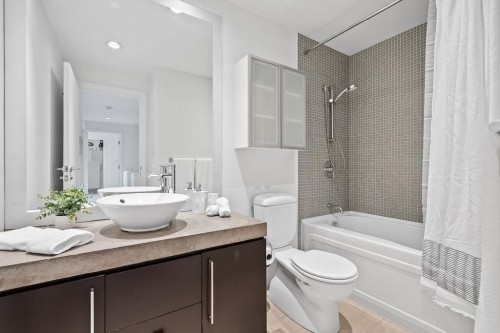 Th105-638 Beach Crescent, Vancouver, BC 