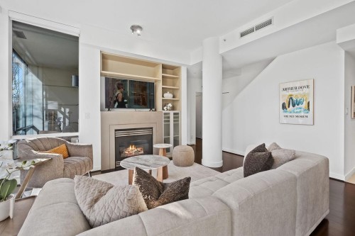 Th105-638 Beach Crescent, Vancouver, BC 