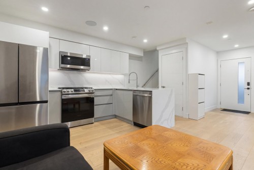 2885 Georgia Street E, Vancouver, BC 