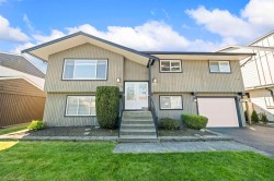 4517 46a Street Ladner, BC V4K 2M5