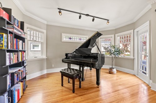 4177 15Th Avenue W, Vancouver, BC 
