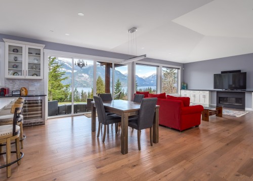 1-300 Furry Creek Drive  West Vancouver, BC V8B 1A3